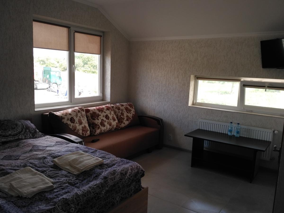 Motel Lutsʼk Exteriör bild