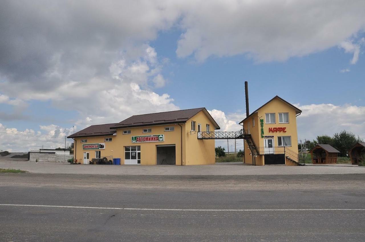 Motel Lutsʼk Exteriör bild